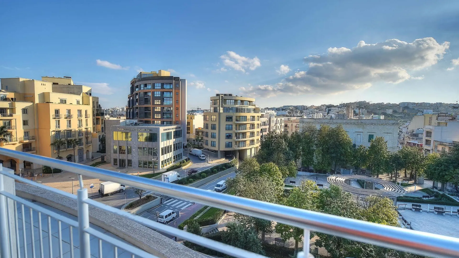 Onyx Apartments Saint Julian's 3*,